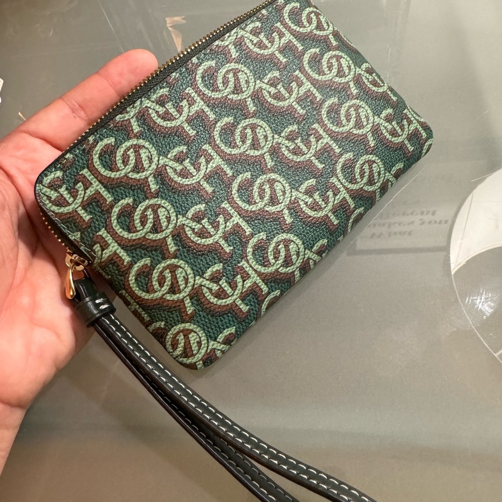 🆕 COACH Corner Zip Wristlet With Coach Monogram Print